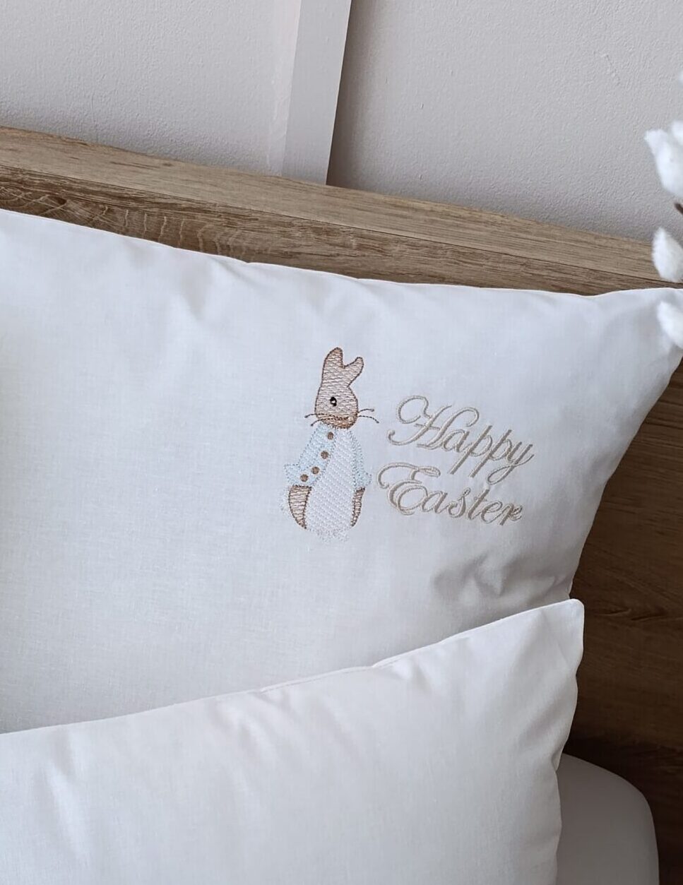 Wielkanocny komplet pościeli, Happy Easter z zajączkiem Wielkanoc, wiosenny komplet pościeli z haftem beżowym