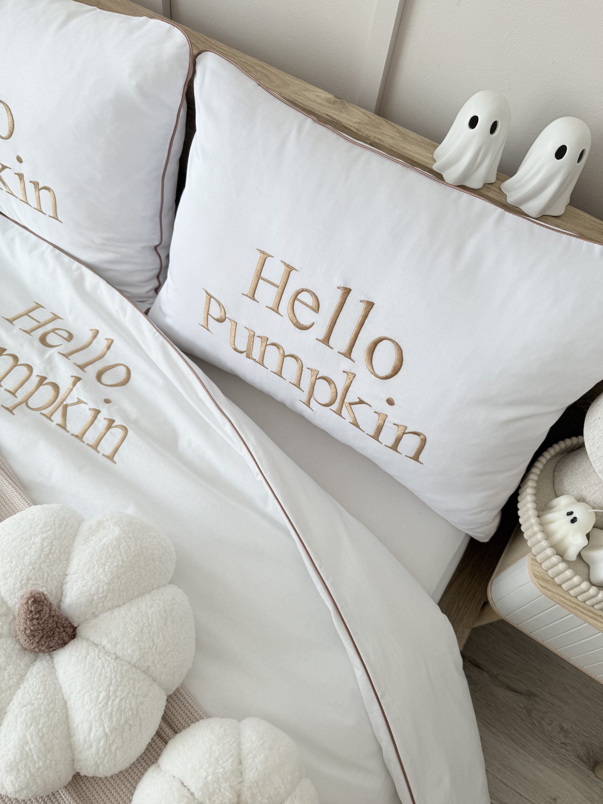Biała pościel premium Hello Pumpkin - jesienna pościel z haftem Simonila