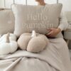 Komplet pościeli Hello Pumpkin w chłodnym beżu z haftem i elegancką wypustką, szyty na zamówienie z bawełny premium, idealny na jesień, Simonila