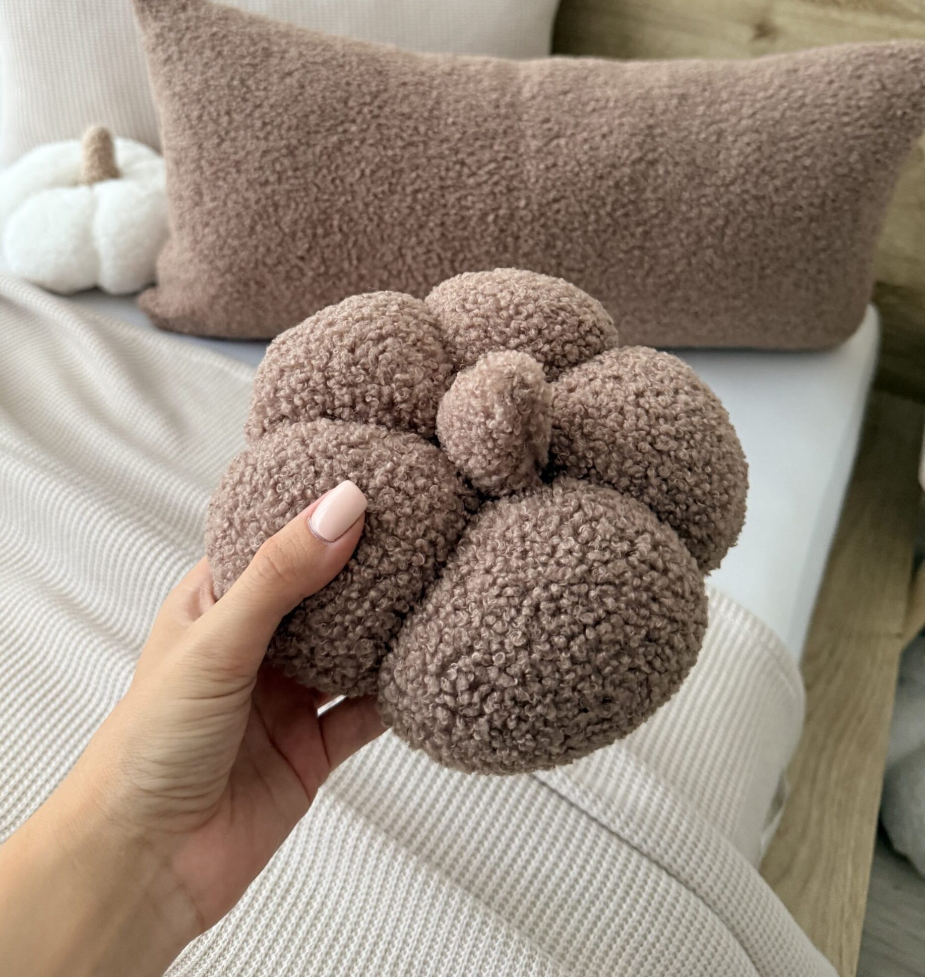 Poduszka jesienna dynia ciepły brąz boucle - 15cm | Simonila